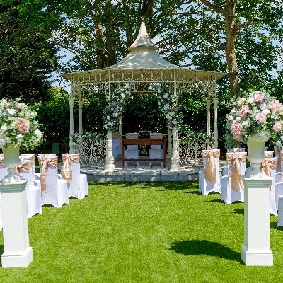 Wedding News: Hintlesham Hall is a charming wedding venue in Suffolk with glorious gardens